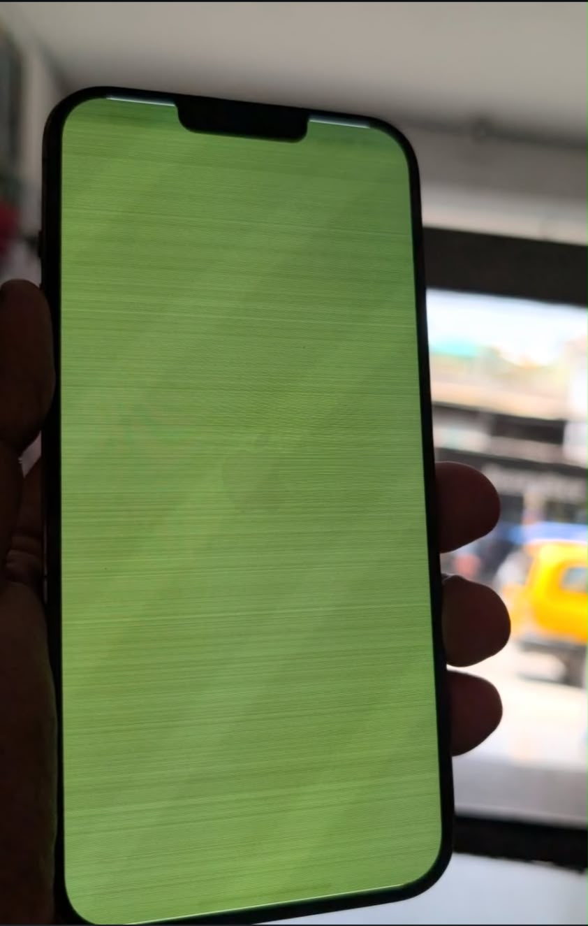 iPhone 13 - pantalla amarilla antes
